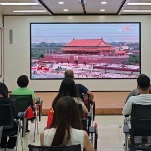 郑州益联社工相关人员观看纪念中国人民抗日战争暨世界反法西斯战争胜利80周年阅兵式 ...