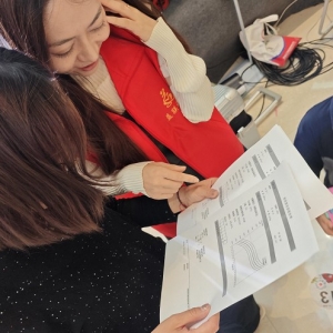 2025健康郑州早筛公益行走进万达公馆小区