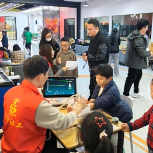 2025健康郑州早筛公益行走进菲尼斯体育为 136 名儿童健康助力 ...